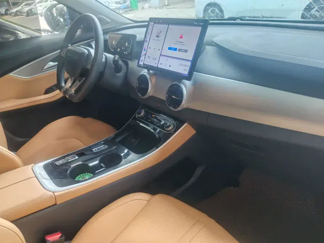 Forthing Stellar X5 — Фото автомобиля 5