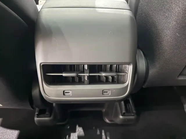 Tesla Model Y — Фото автомобиля 10
