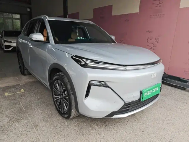 Geely Galaxy Starship 7 EM-i — Фото автомобиля 21