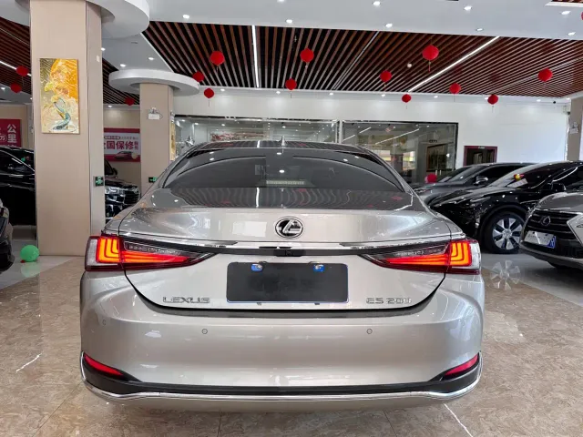 Lexus ES — Фото автомобиля 5