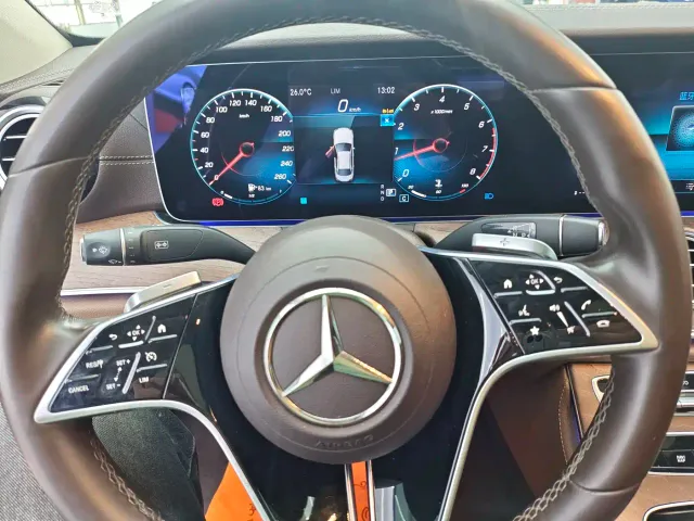 Mercedes-Benz E-Class — Фото автомобиля 12