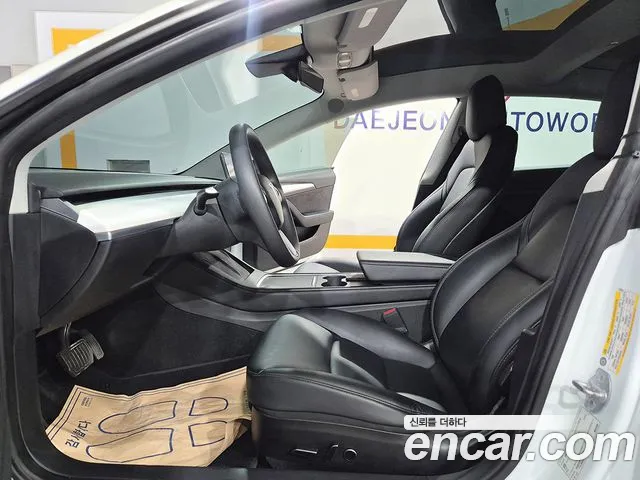 Tesla Model 3 — Фото автомобиля 11