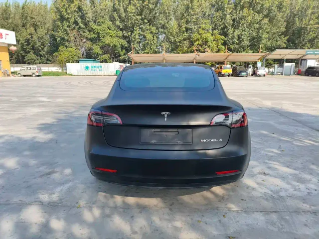 Tesla Model 3 — Фото автомобиля 8