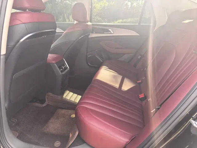 Hongqi H5 — Фото автомобиля 6