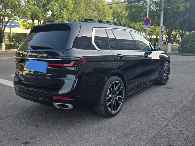 BMW X7 — Фото автомобиля 4