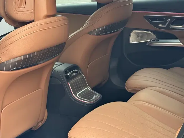 Mercedes-Benz E-Class — Фото автомобиля 10
