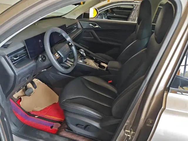 Roewe RX5 — Фото автомобиля 14