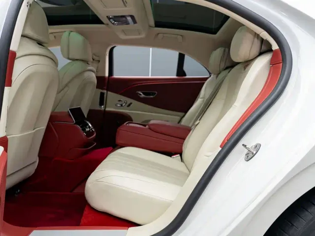 Bentley Flying Spur — Фото автомобиля 11