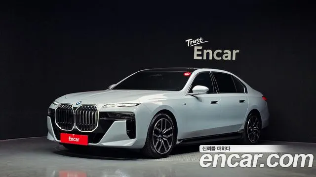 Фотография автомобиля — BMW i7 G70