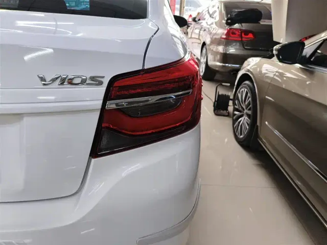Toyota Vios — Фото автомобиля 7