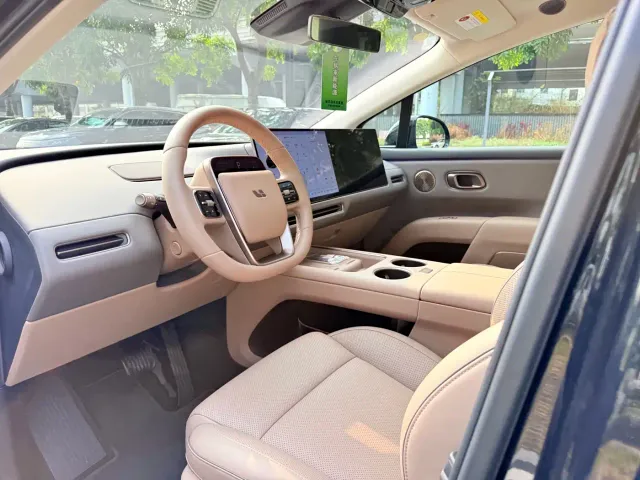 Li Auto i8 — Фото автомобиля 12