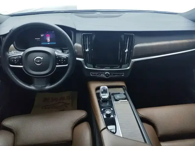 Volvo S90 — Фото автомобиля 12