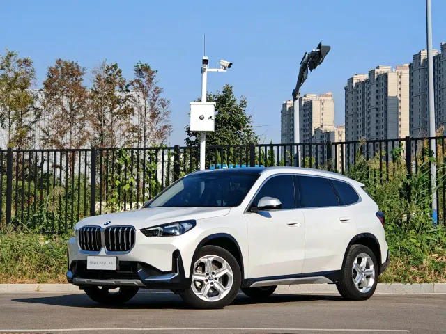 Фотография автомобиля — BMW X1