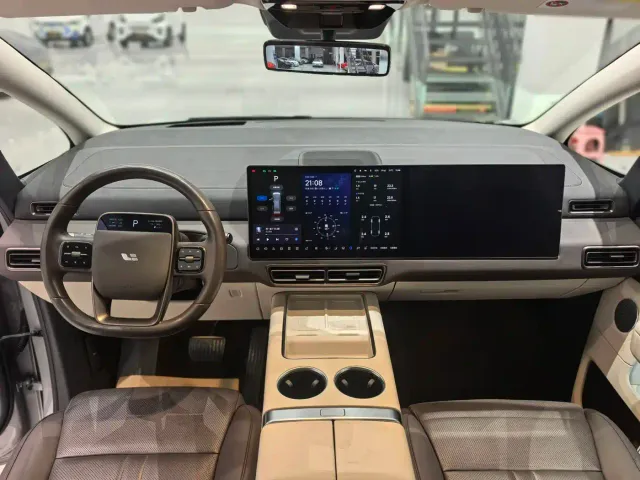 Li Auto MEGA — Фото автомобиля 8