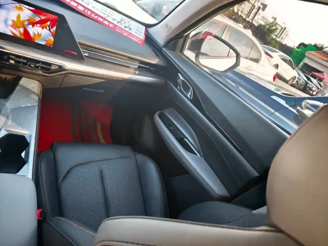 Changan Z6 — Фото автомобиля 10