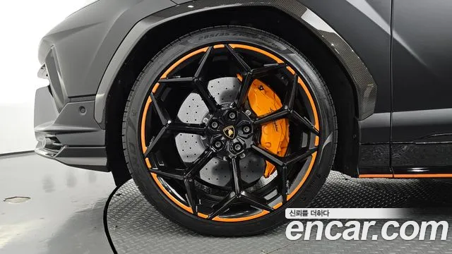 Lamborghini Urus — Фото автомобиля 5