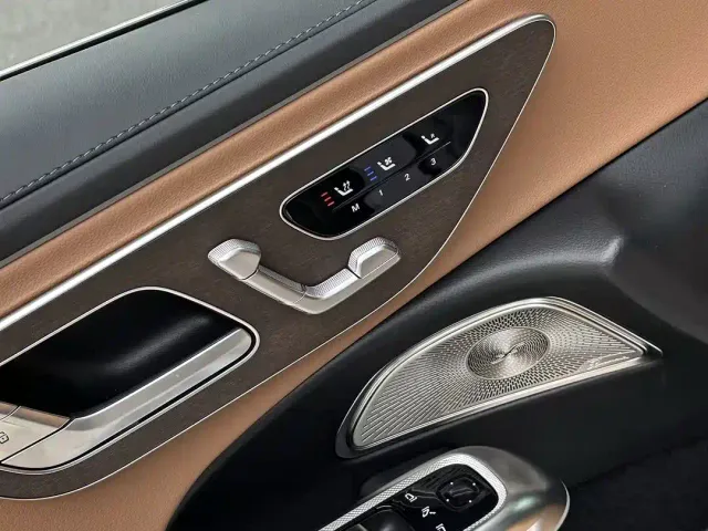 Mercedes-Benz E-Class — Фото автомобиля 14