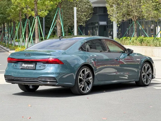 Audi A7L — Фото автомобиля 10