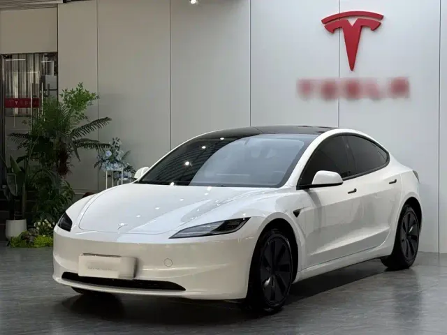 Фотография автомобиля — Tesla Model 3