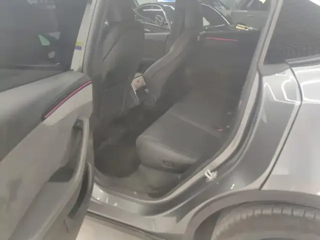 Tesla Model Y — Фото автомобиля 11