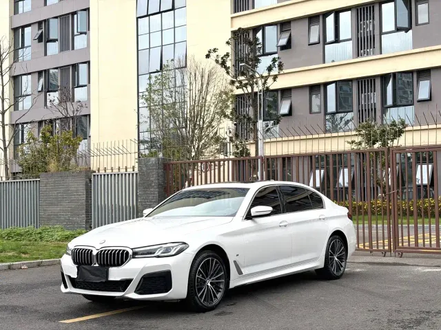 Фотография автомобиля — BMW 5 Series
