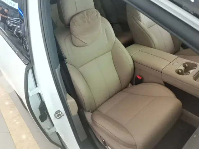 Li Auto Li Auto i6 2025 4WD Base Model — Фото автомобиля 24