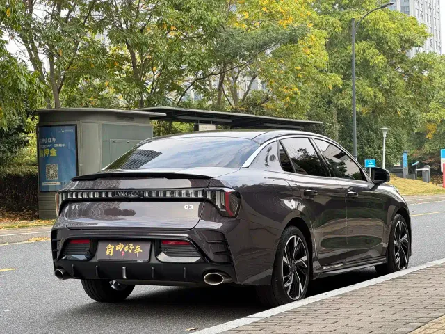 Lynk & Co 03 — Фото автомобиля 21