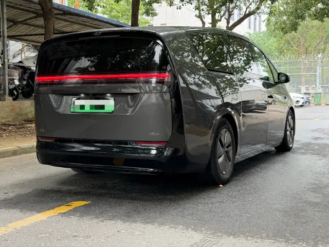 Li Auto MEGA — Фото автомобиля 16