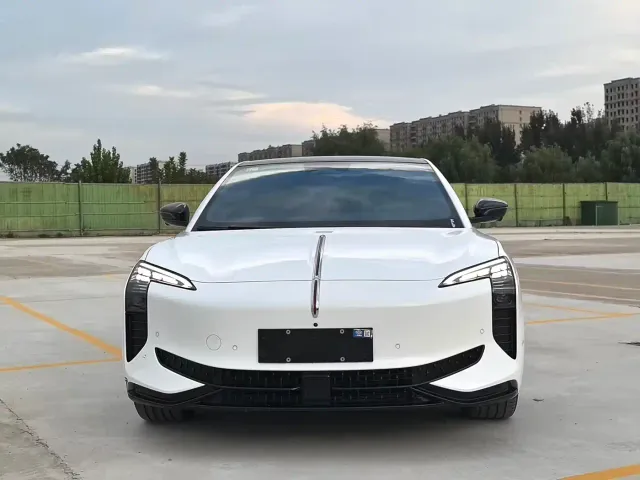 Hongqi EH7 — Фото автомобиля 2