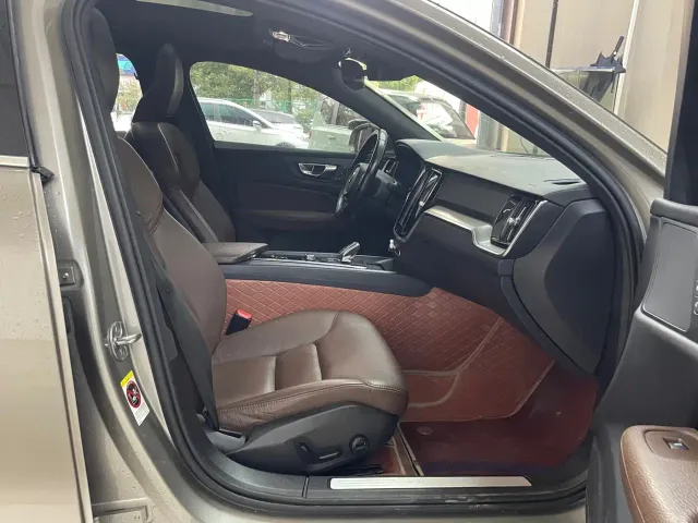 Volvo S60 — Фото автомобиля 14
