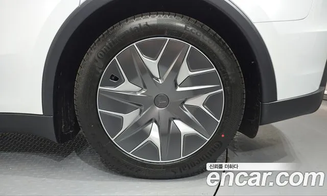 Tesla Model Y — Фото автомобиля 6