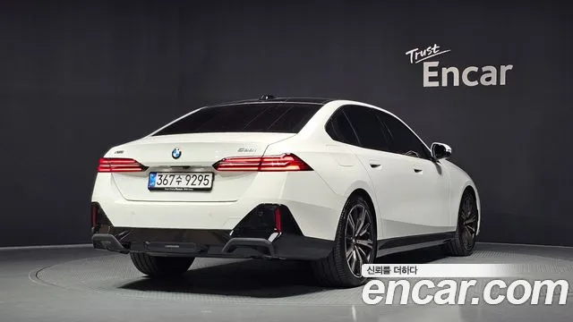 BMW 5-Series 5 серия (G60) 530i xDrive M Sport — Фото автомобиля 2