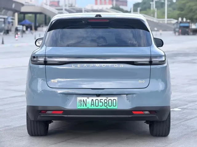 Leapmotor B10 — Фото автомобиля 5