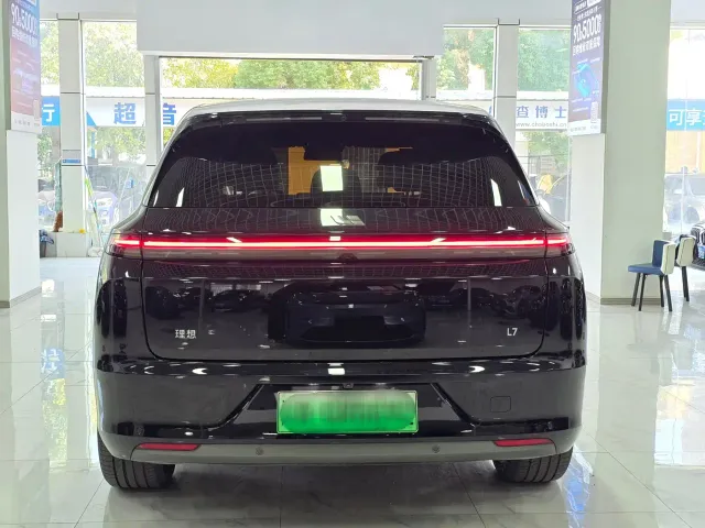 Li Auto L7 — Фото автомобиля 11