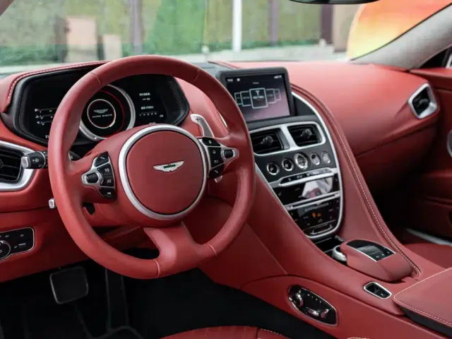 Aston Martin DB11 — Фото автомобиля 6