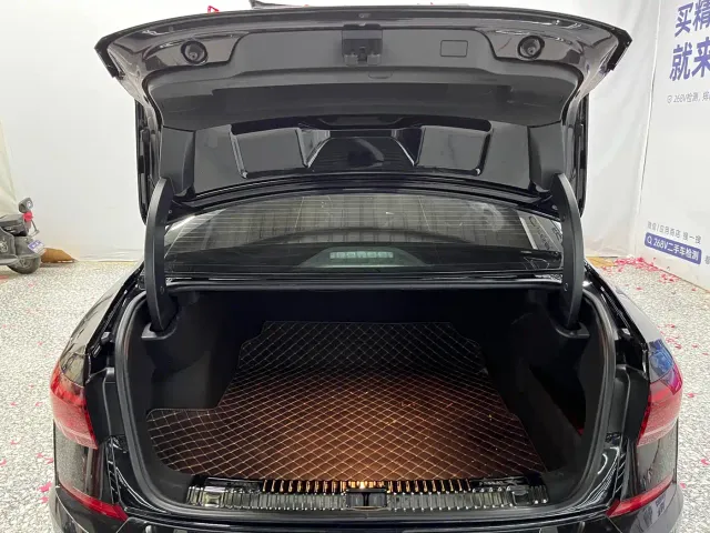 Volkswagen Passat — Фото автомобиля 14