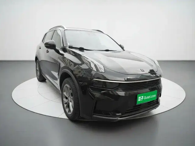 Lynk & Co 01 — Фото автомобиля 3