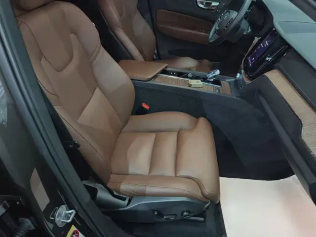 Volvo XC60 — Фото автомобиля 24