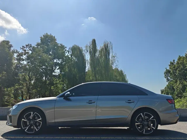 Audi A4L — Фото автомобиля 3