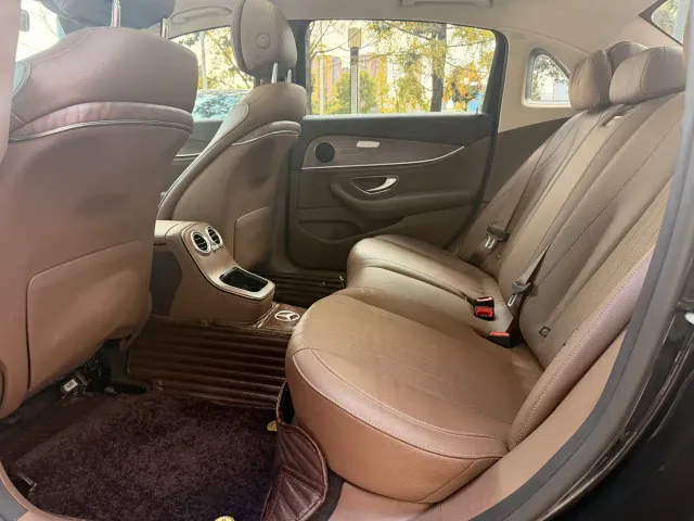 Mercedes-Benz E-Class — Фото автомобиля 16