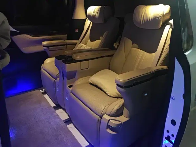 Toyota Alphard — Фото автомобиля 10