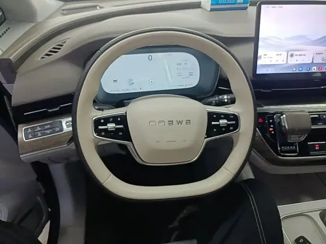 Roewe iMAX8 — Фото автомобиля 10