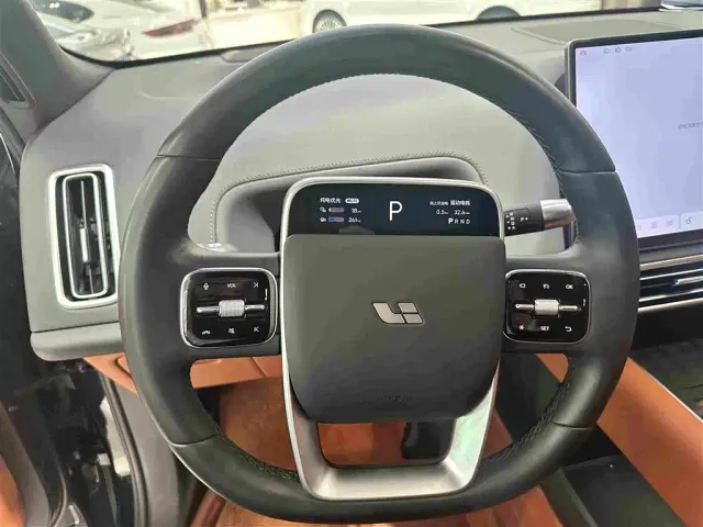 Li Auto L8 — Фото автомобиля 6