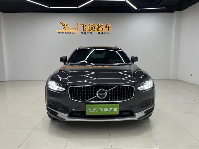 Volvo V90 — Фото автомобиля 2