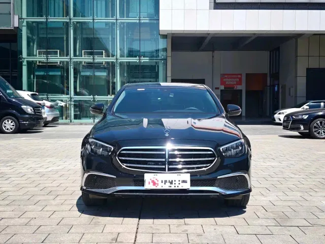 Mercedes-Benz E-Class — Фото автомобиля 2