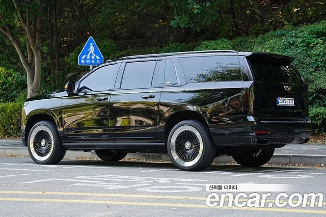 Cadillac Escalade Generation 5 — Фото автомобиля 3
