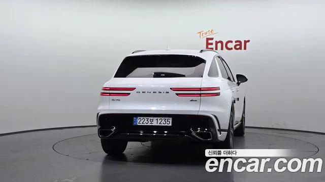 Genesis GV70 2.5T Бензин AWD — Фото автомобиля 4