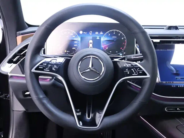 Mercedes-Benz E-Class — Фото автомобиля 16