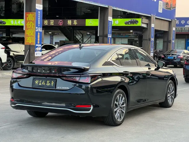 Lexus ES — Фото автомобиля 16