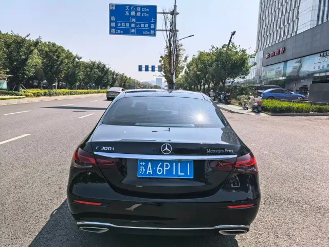 Mercedes-Benz E-Class — Фото автомобиля 5